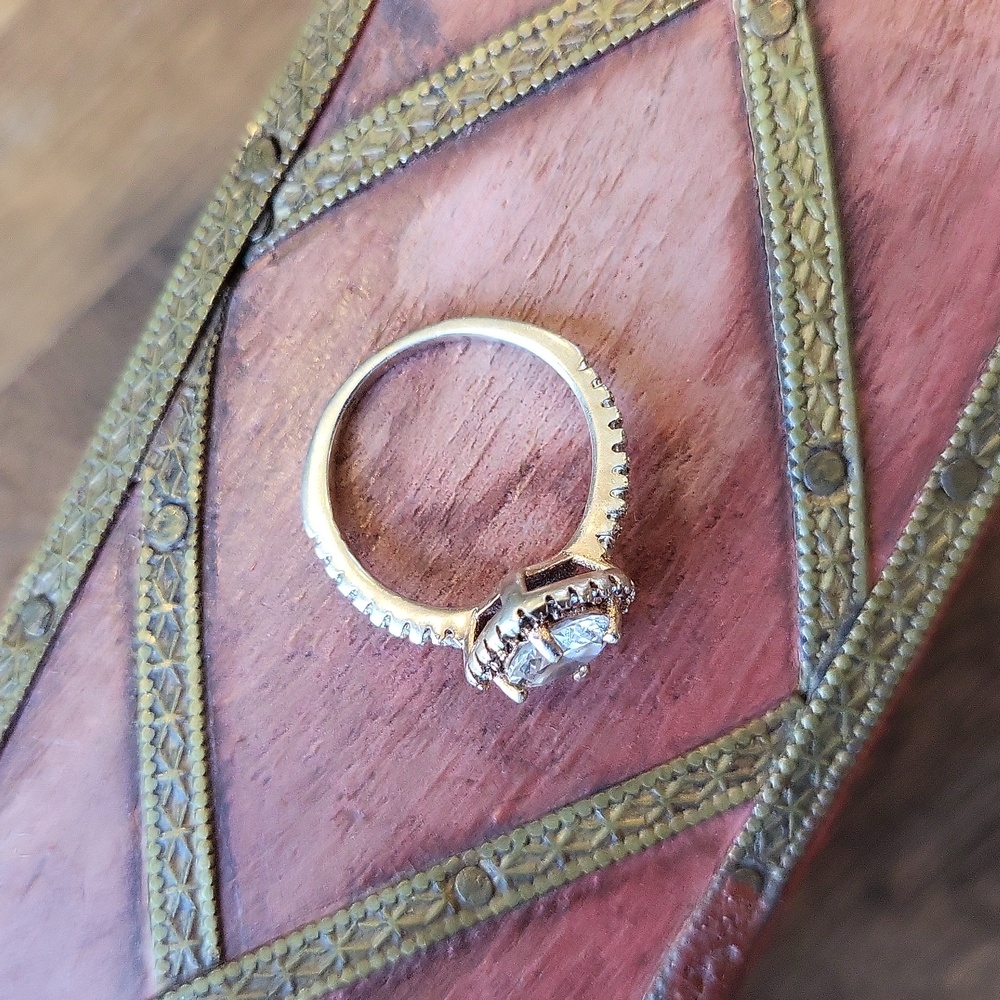 Vtg Gold Tone Engagement Ring, Clear Stone Halo Setting Pave Band, Size 4.25 - Picture 7 of 13